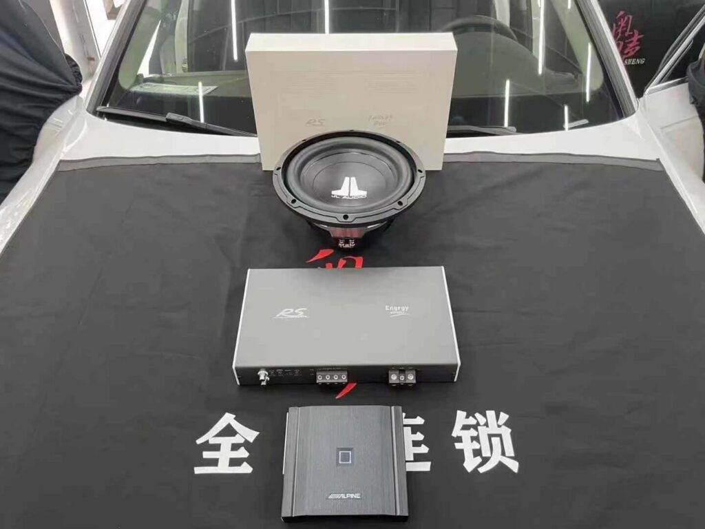 惠州奥迪A4L汽车音响升级怎么做?阿尔派DSP搭配捷力低音炮的避坑选择 jl 10w0