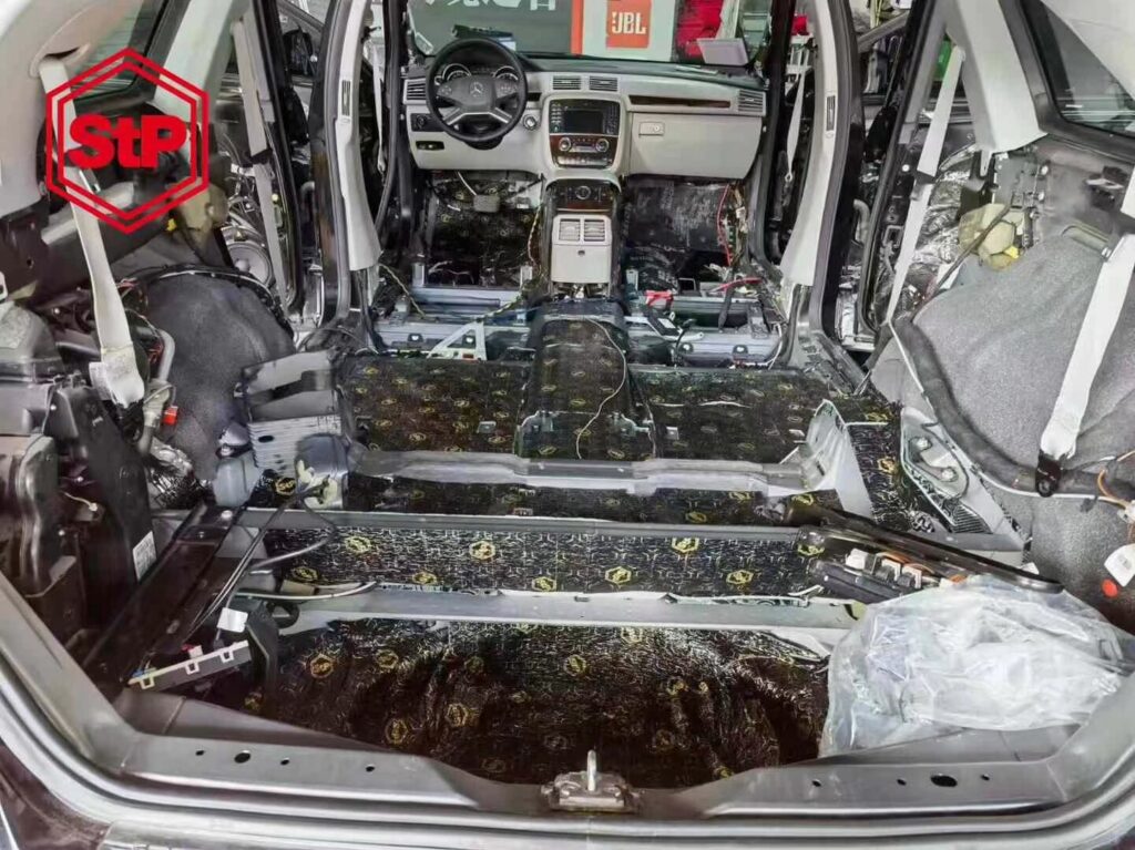 惠州奔驰R350全车俄罗斯STP隔音升级:安静,才是豪华车的第一属性 psc (9)